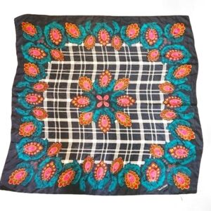 Vintage DIANE VON FURSTENBERG The Color Authority 100% Silk Scarf 42x42 Square